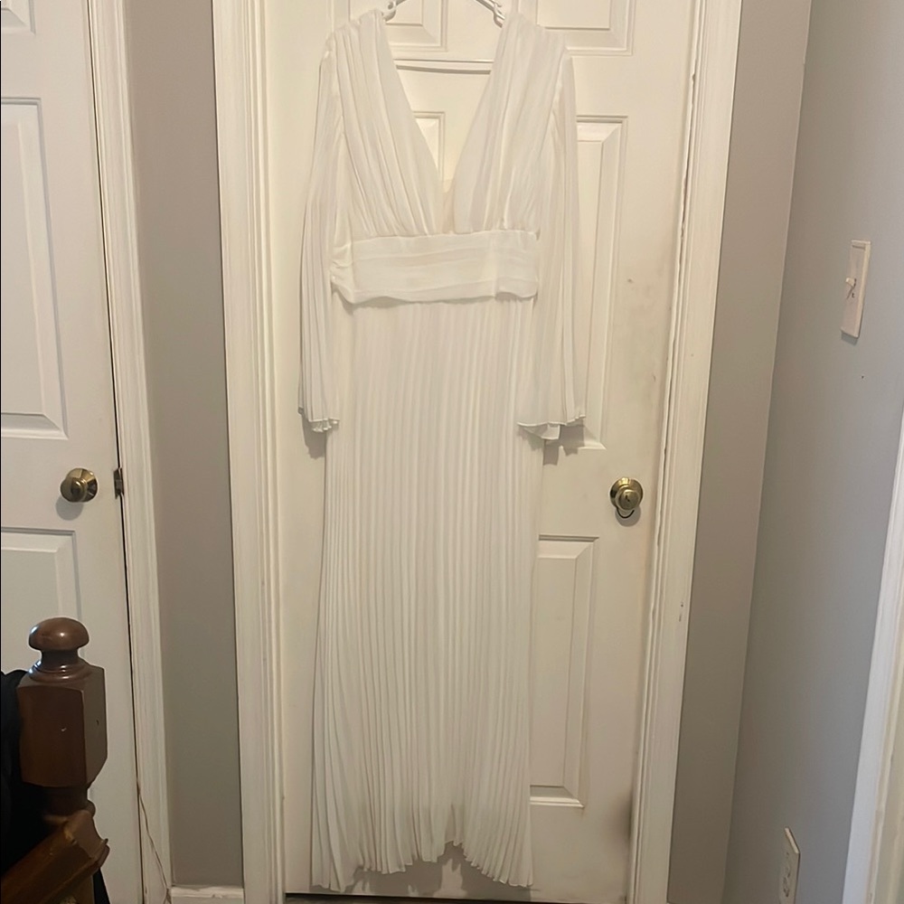Elegant White Pleated Maxi Dress 2XL